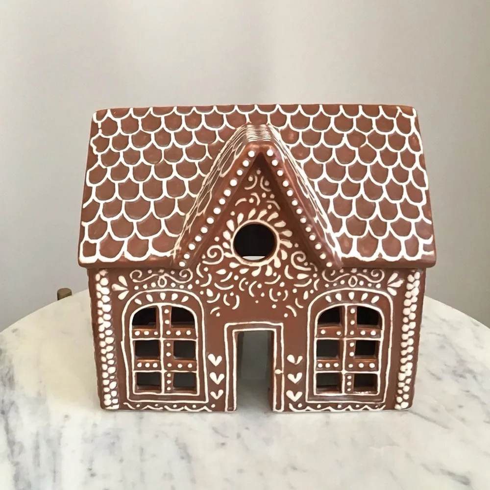 Pottery Barn Gingerbread House Stoneware New With Tag